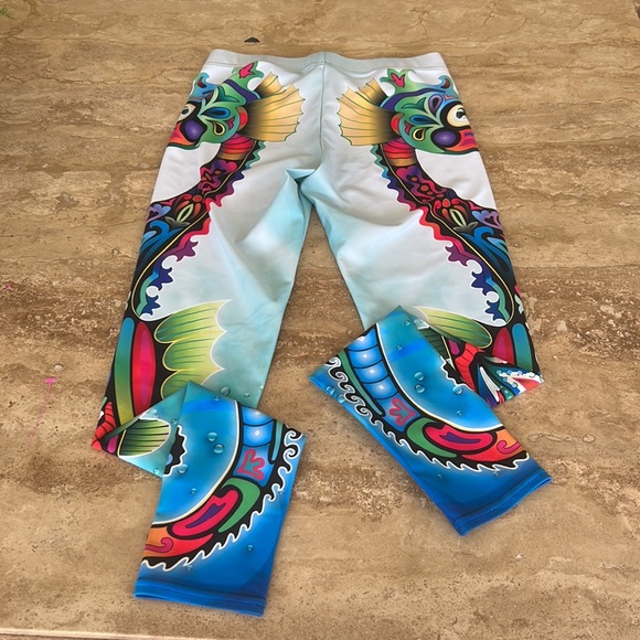 Gearbunch Ornamental Seahorse Leggings - Picture 13 of 13